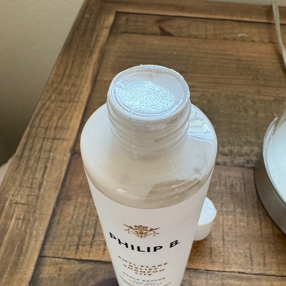 Philip B Anti-Flake Relief Shampoo Lite - Picture 3 of 3